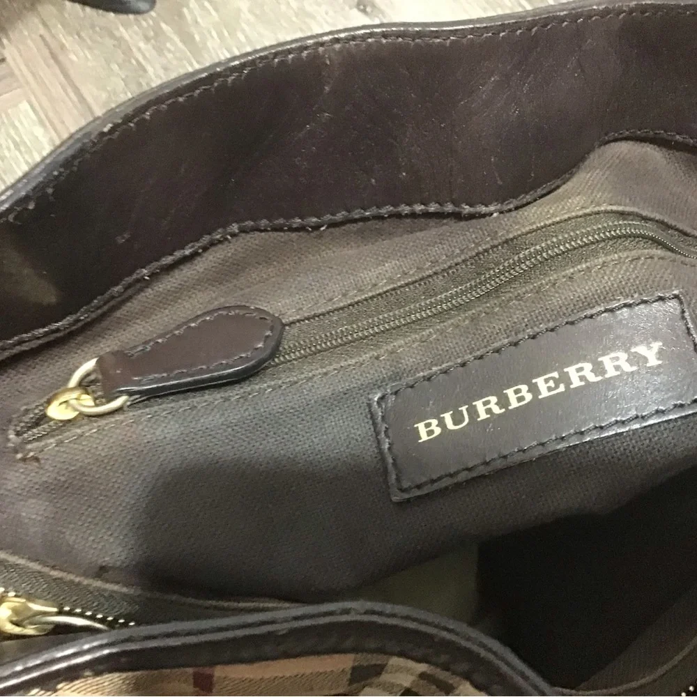 Burberry Bags - Picture 15 of 16